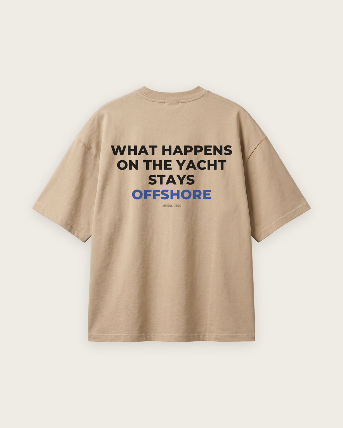 Camiseta Oversized “What Happens on the Yacht” — Areia