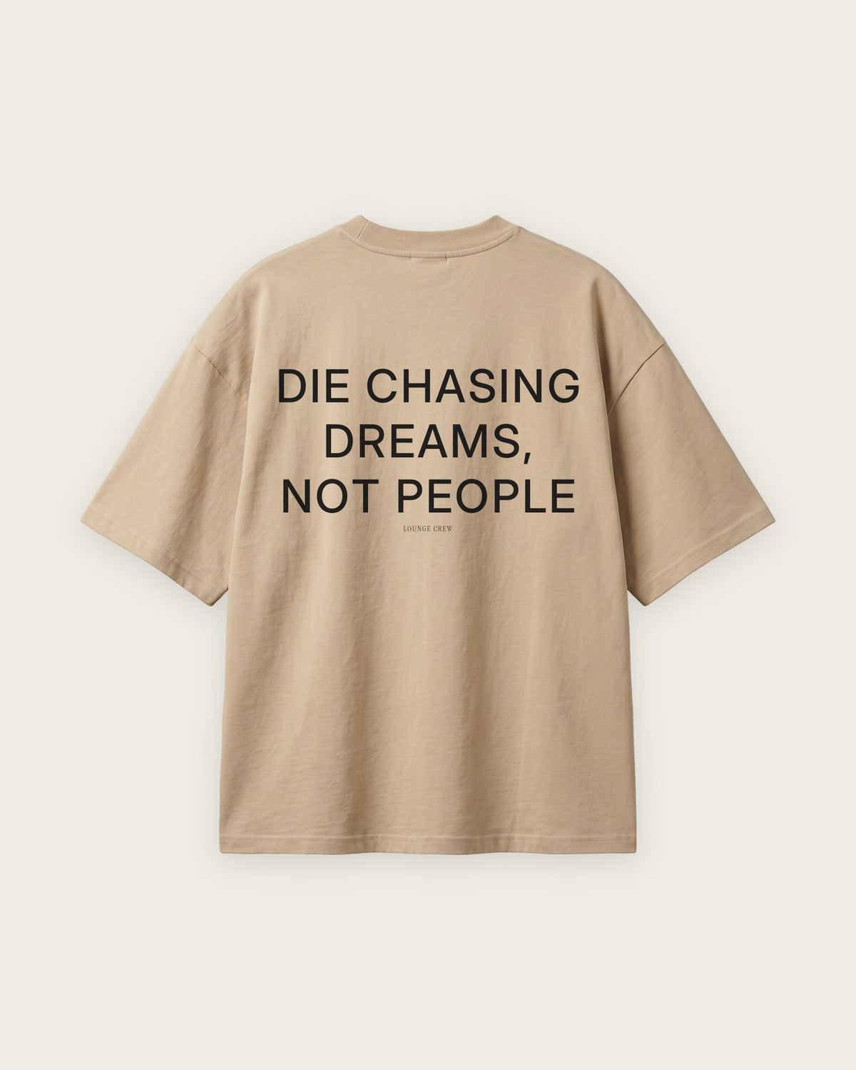 Camiseta Oversized “Die Chasing Dreams, Not People” — Areia