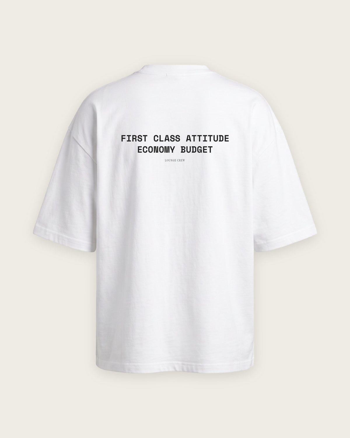 Camiseta Oversized “First Class Attitude, Economy Budget” — Branco