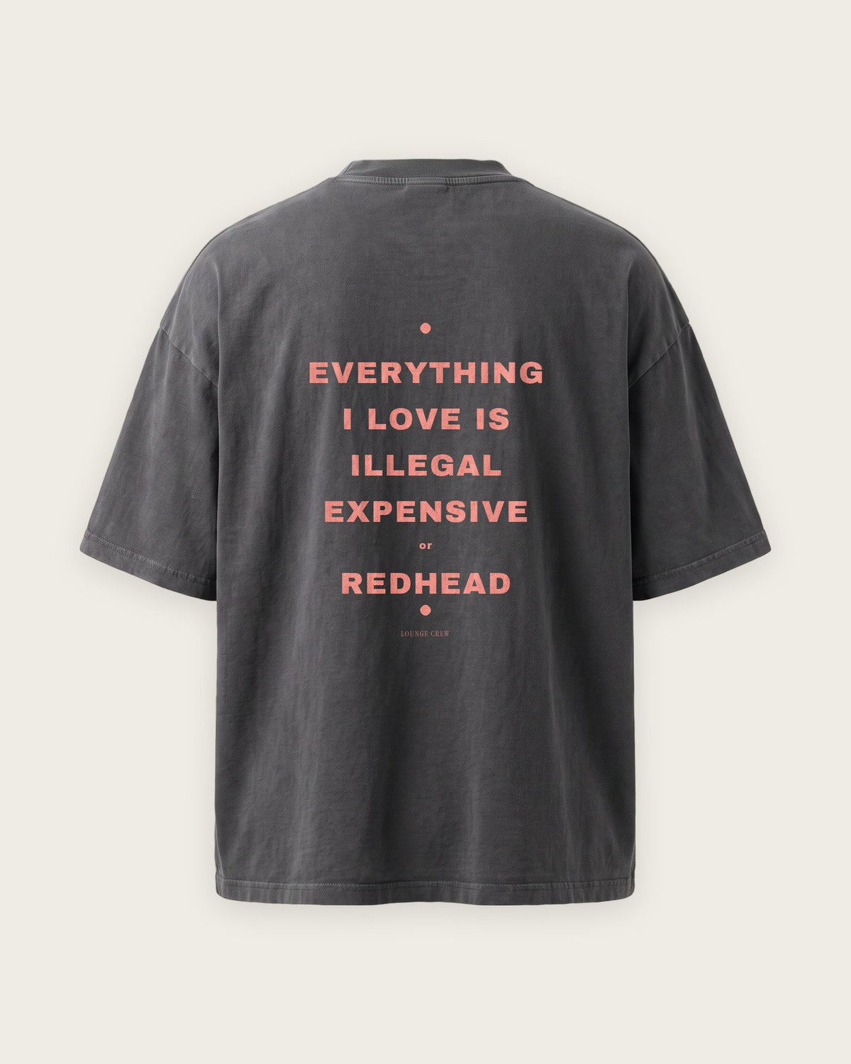 Camiseta Oversized “Everything I Love Is Illegal, Expensive or Redhead” — Cinza Estonado