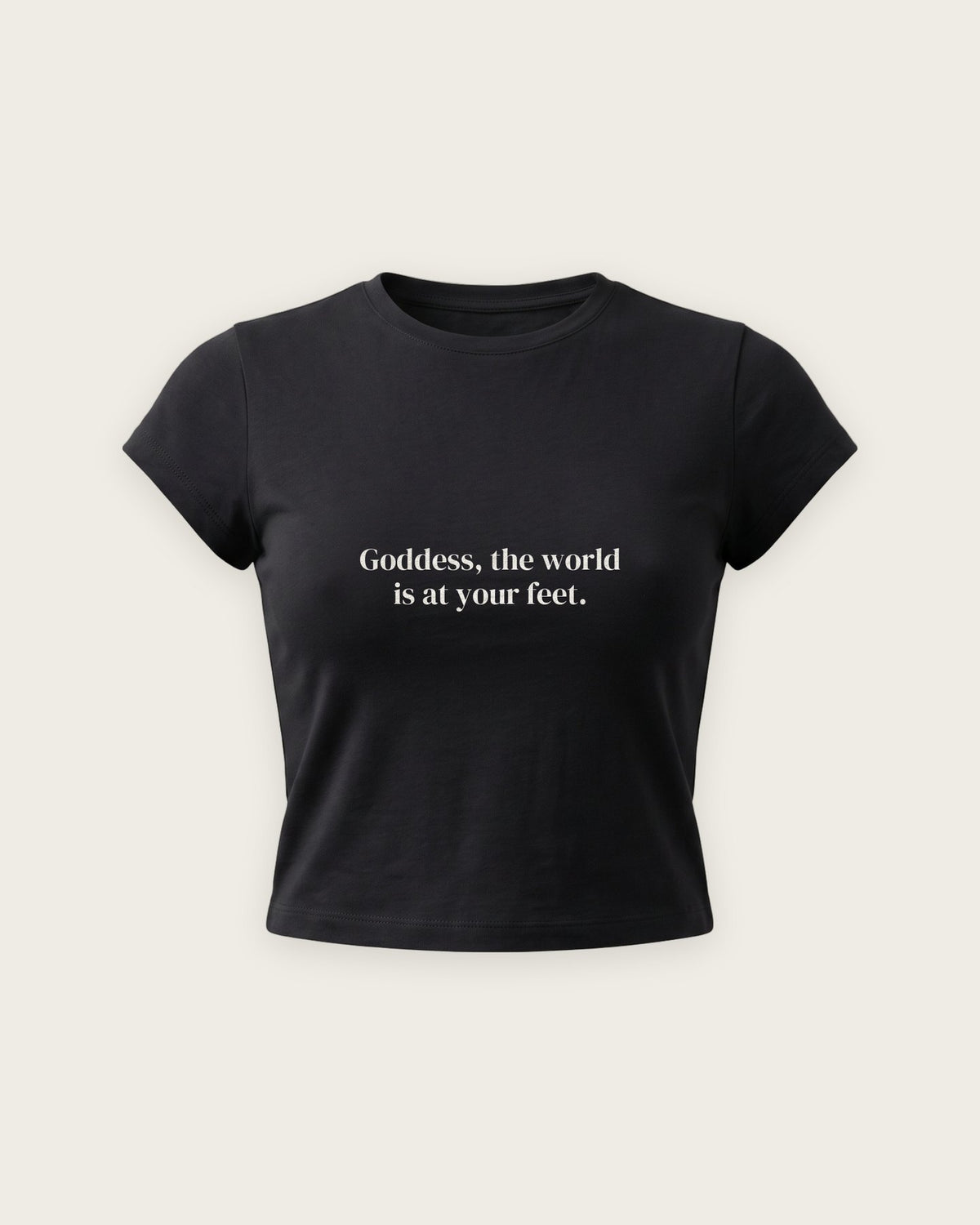 Baby Tee “Goddess, the World Is at Your Feet” — Preto