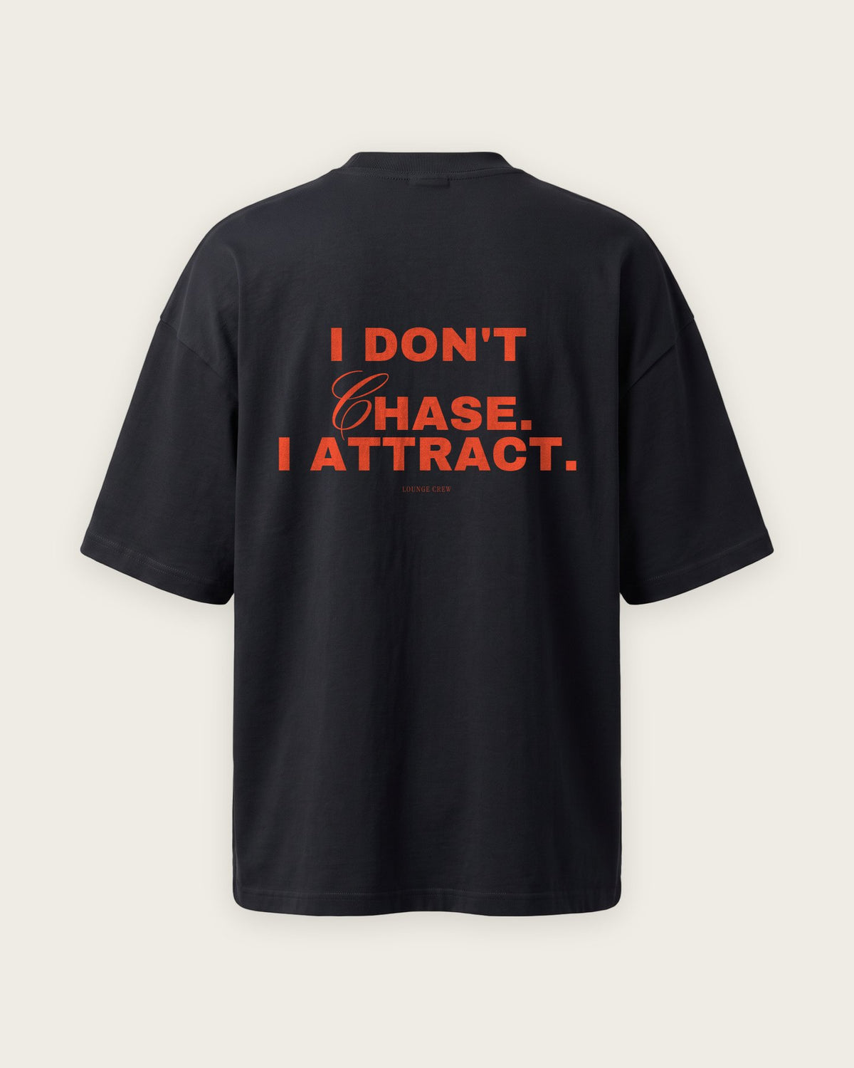 Camiseta Oversized “I Don't Chase, I Attract” — Preto