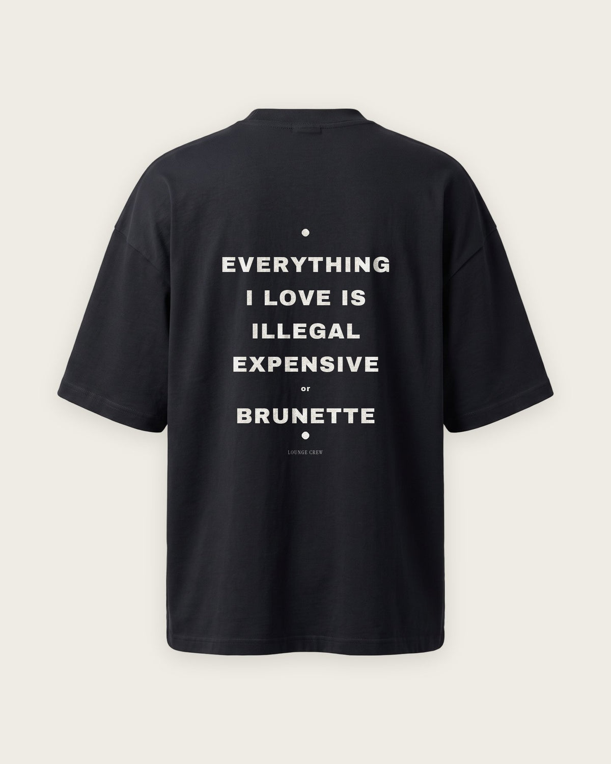 Camiseta Oversized “Everything I Love Is Illegal, Expensive or Brunette” — Preto